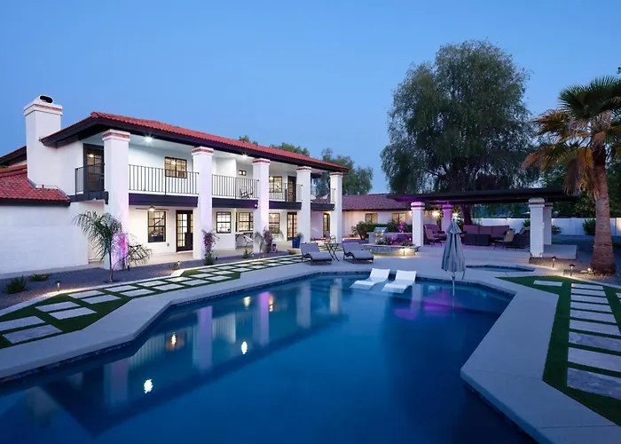 Luxe-Paradise Palace-Heated Pool/Spa-Guest Casita